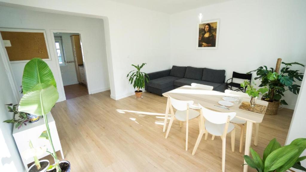 Rentalsevilla Casa Viva Triana Exterior foto
